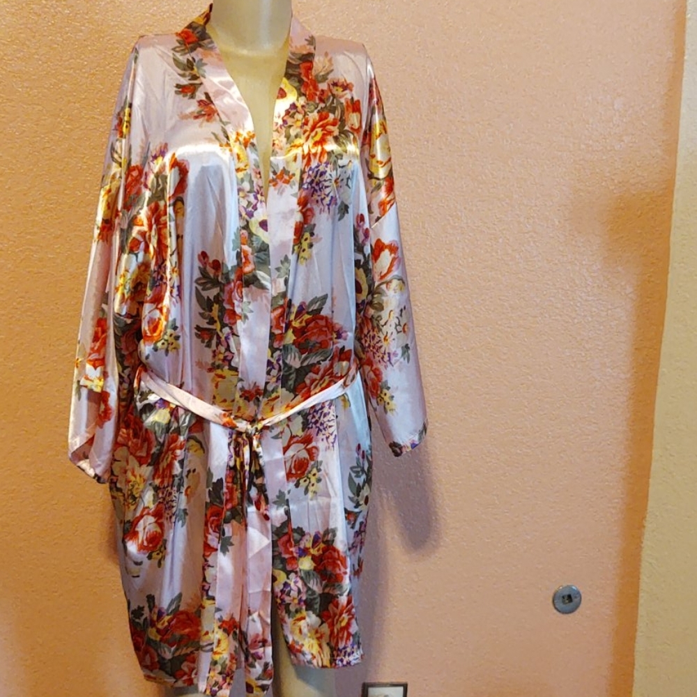 Like new Robe - Picture 2 of 7